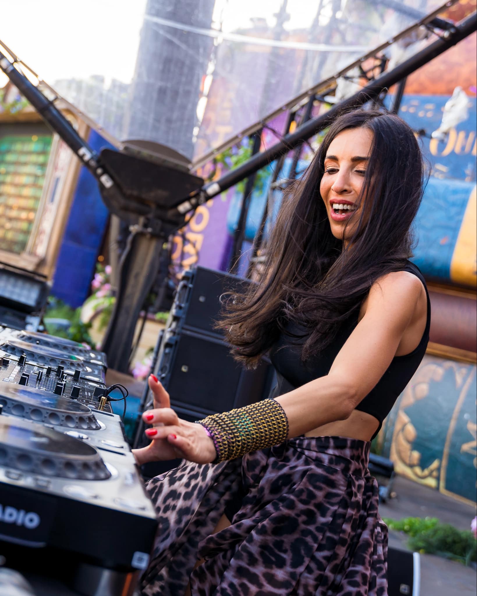 B JONES Y STEVE AOKI ESTRENAN “BEAUTIFUL” PARA CERRAR EL 2024 – EMPO